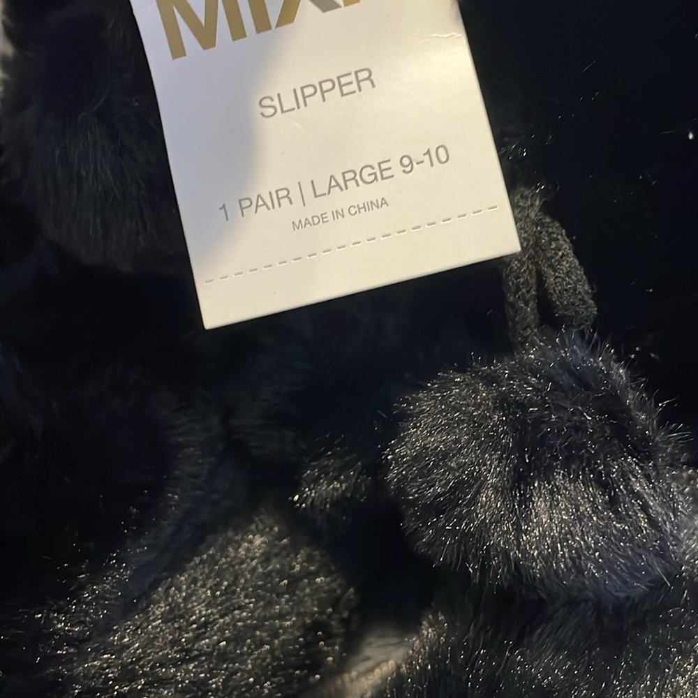 S L XL - New Adorable Black Fuzzy Slippers - Picture 9 of 11